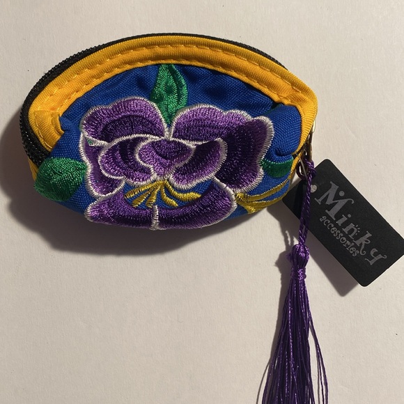 Artisanal Embroidered small coin purse - Picture 2 of 3